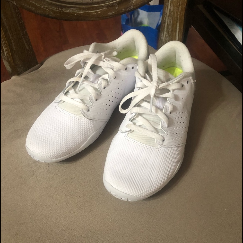Nike cheer shoes